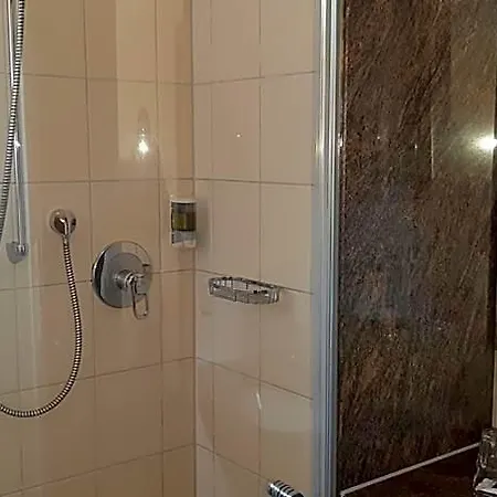 Rauch Szálloda 3*